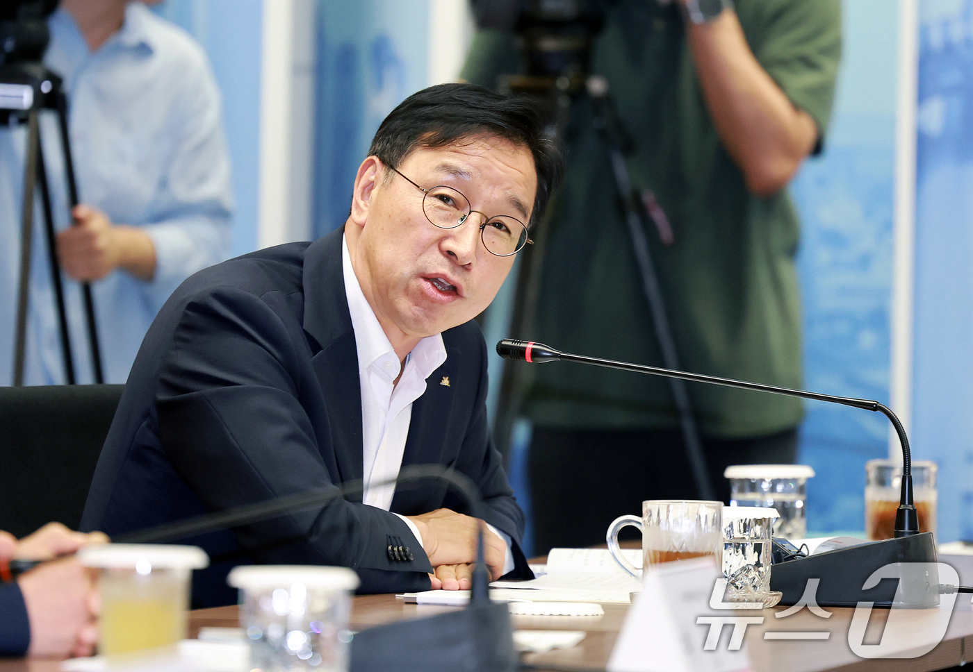 (서울=뉴스1) 이호윤 기자 = 위성곤 제주도지사가 14일 서울 종로구 광화문빌딩에서 열린 제61차 대한민국시도지사협의회 정기총회에서 인사말을 하고 있다. 2026.8.14/뉴스1 …