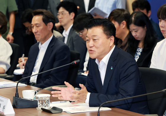 경찰, 신용한 충북지사 집무실 압수수색…휴대전화 확보(종합)
