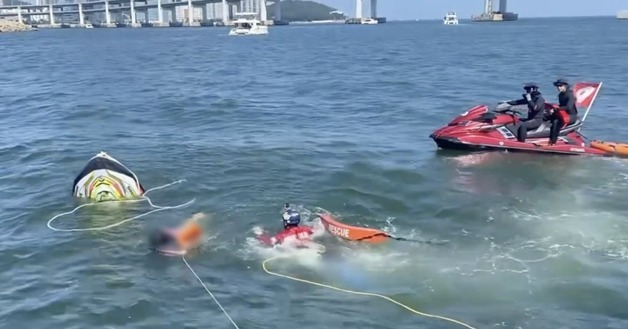 광안대교 인근 해상서 수상오토바이 전복…50대 남성 구조