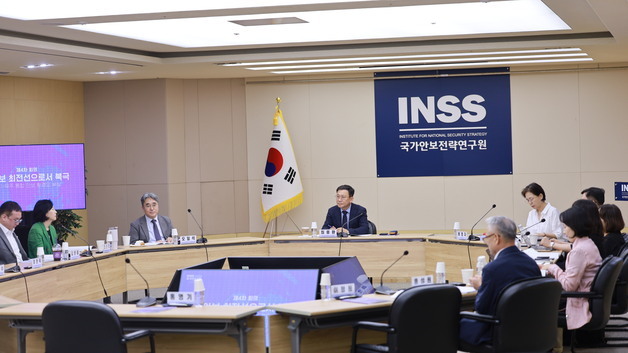 국가안보전략원 "북극, 신안보 최전선 부상…극지·우주 통합 대응해야"