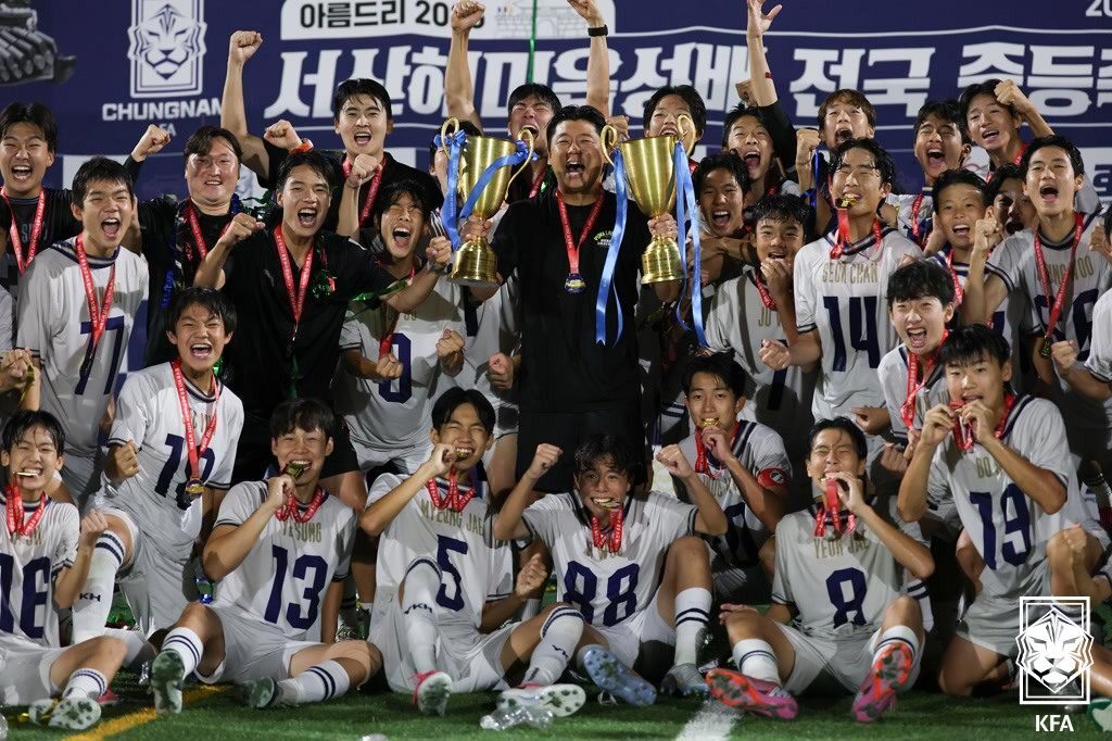 본문 이미지 - 염기훈 코치가 대표로 있는 염기훈주니어축구클럽이 전국대회 2관왕을 차지했다. (대한축구협회 제공)