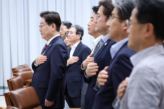 국민의례 하는 이재명 대통령