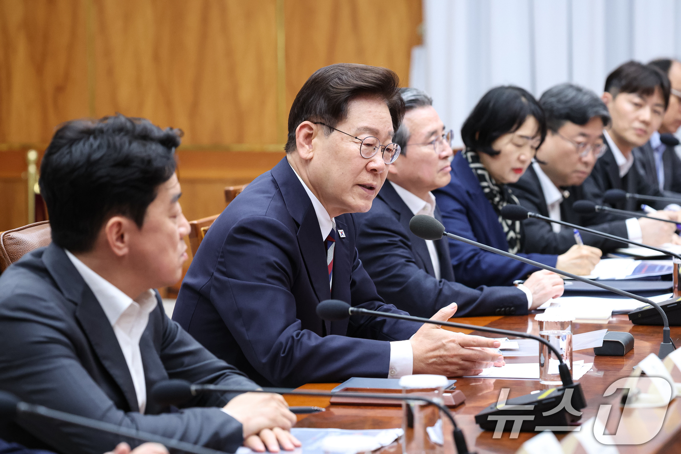 (서울=뉴스1) 이재명 기자 = 이재명 대통령이 14일 청와대에서 열린 청년정책 대전환을 위한 청년정책 전문가 간담회에서 발언하고 있다. (청와대통신사진기자단) 2026.8.14/ …