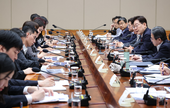 청년정책 전문가 간담회 참석한 이재명 대통령