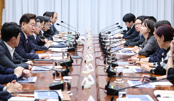 李대통령 "실패는 성공의 어머니? 청년에 말하면 뺨 맞아…발상 바꿔야"