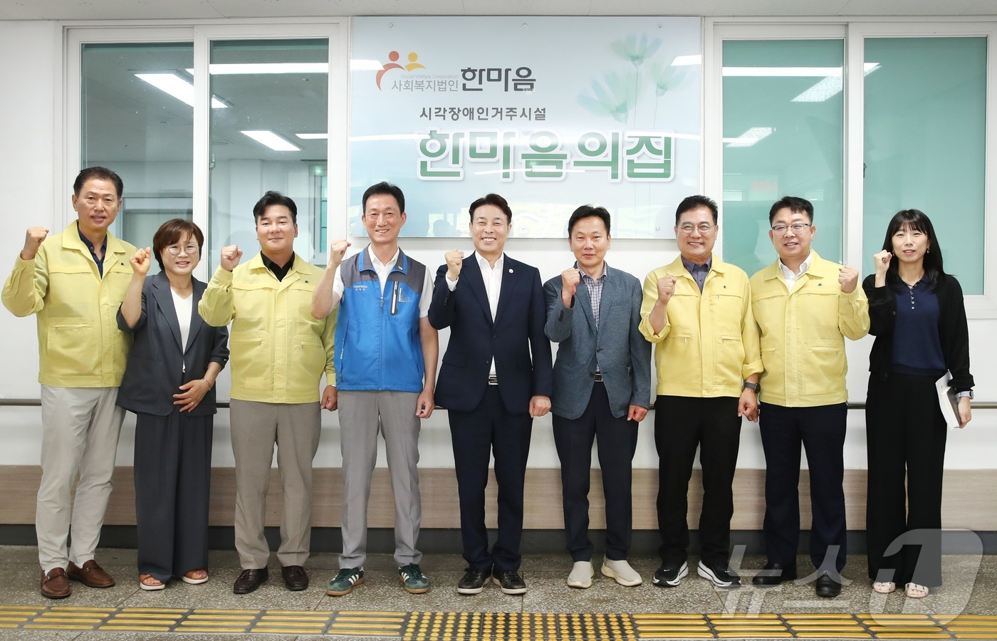 (대전=뉴스1) 이동원 기자 = 전문학 대전 서구청장은 14일 아침 장태산 일원에 위치한 장애인 거주 시설 ‘한마음의 집’을 방문해 산불과 화재 등 재난에 대비한 시설 안전 관리 …