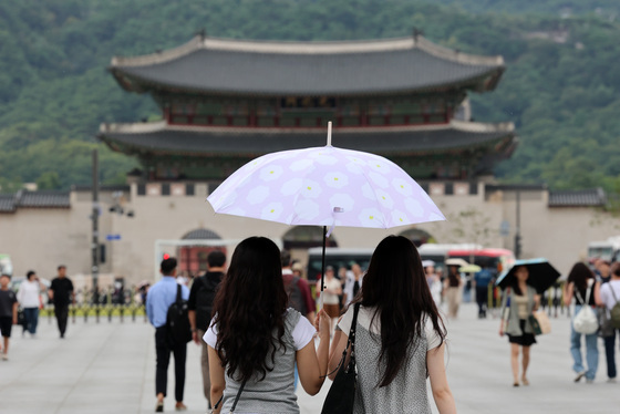 광복절 연휴 전국 비…남해안·제주 최대 200㎜ 폭우(종합)