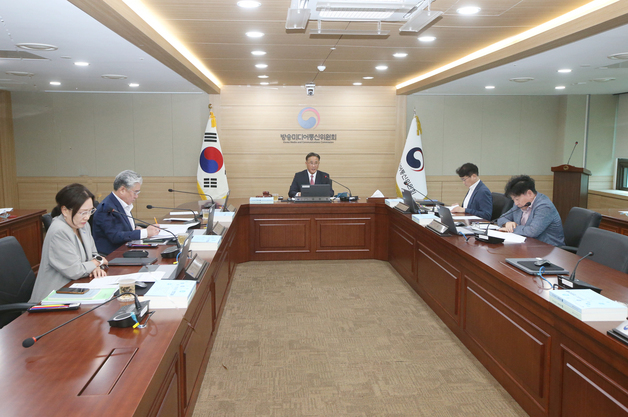 '취소vs유보'…YTN 최대주주 '직권취소' 두고 방미통위 '팽팽'