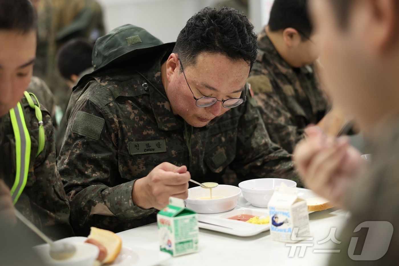 (서울=뉴스1) = 제22대 후반기 국회에서 국방위원회에 배치된 일환으로 논산 육군훈련소에서 2박 3일간 신병 교육을 체험한 천하람 개혁신당 원내대표가 14일 소회를 공개했다.사진 …