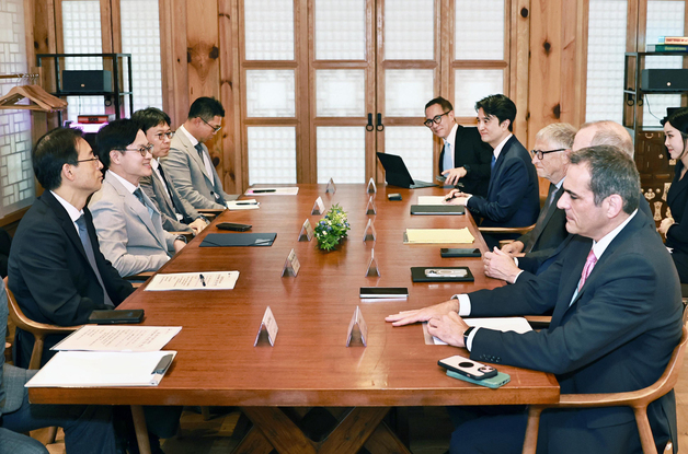 김정관 산업부 장관, 빌 게이츠와 면담