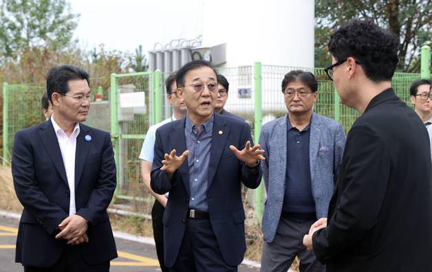부안군 수소도시 사업 현장 찾은 김윤덕 국토부 장관