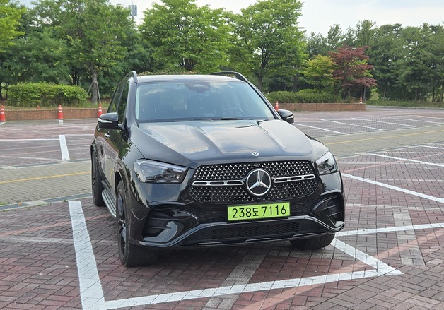 부드럽게 넘고 단단하게 돈다…벤츠 간판 SUV 'GLE 450'[시승기]