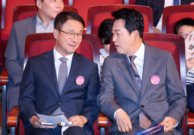 대화하는 한병도·장동혁