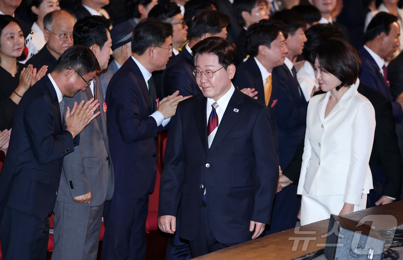(서울=뉴스1) 이재명 기자 = 이재명 대통령과 김혜경 여사가 15일 서울 종로구 세종문화회관에서 열린 제81주년 광복절 경축식에 참석하고 있다. 2026.8.15/뉴스1