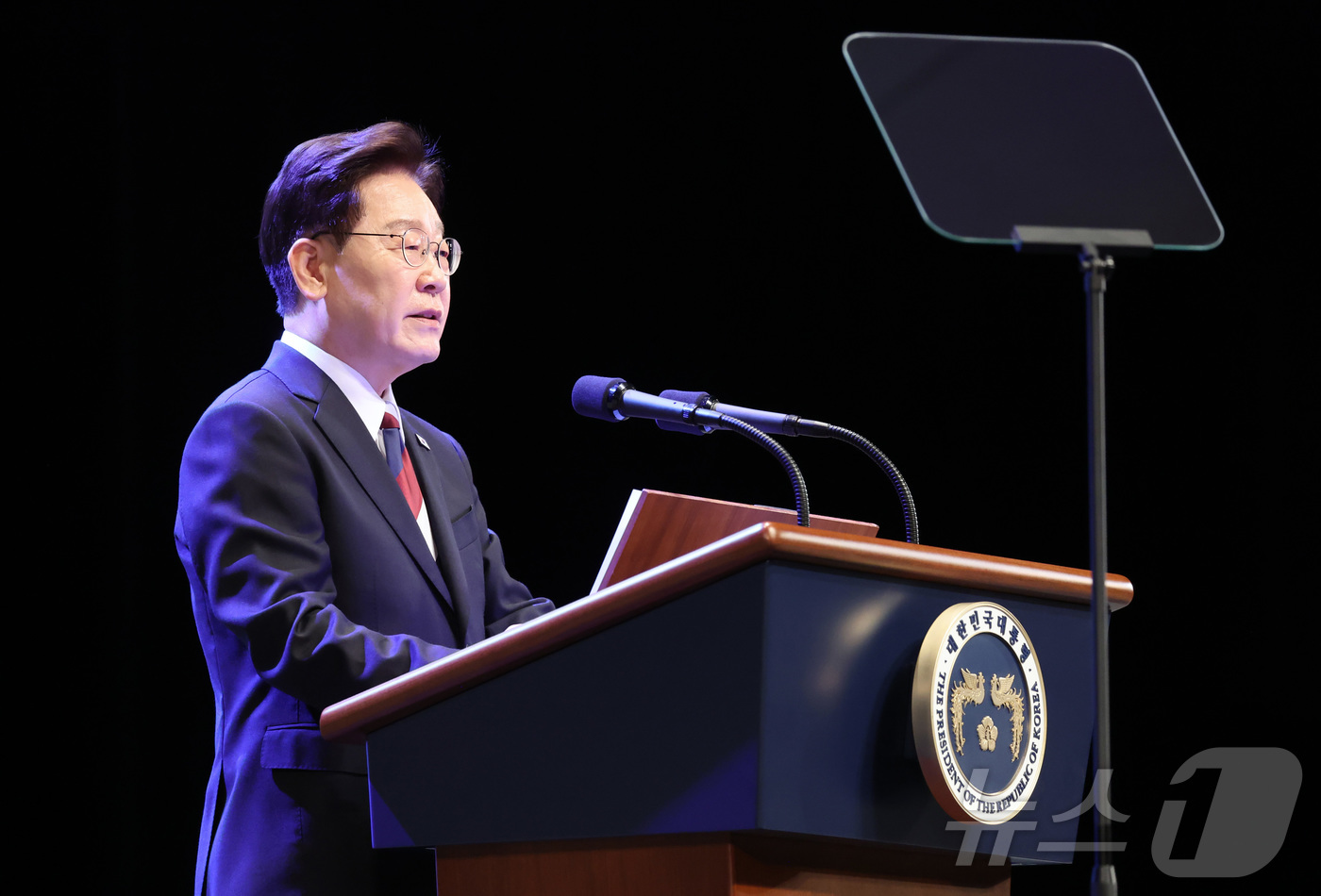 (서울=뉴스1) 이재명 기자 = 이재명 대통령이 15일 서울 종로구 세종문화회관에서 열린 제81주년 광복절 경축식에서 경축사를 하고 있다. 2026.8.15/뉴스1