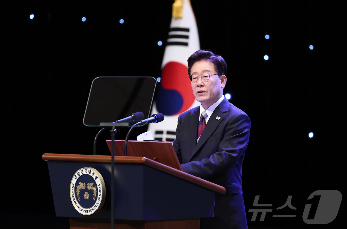 (서울=뉴스1) 이재명 기자 = 이재명 대통령이 15일 서울 종로구 세종문화회관에서 열린 제81주년 광복절 경축식에서 경축사를 하고 있다. 2026.8.15/뉴스1