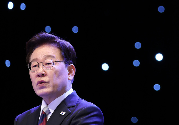 李대통령 "북핵 고도화 멈출 당사자 논의 시작하자…정전→평화체제로"