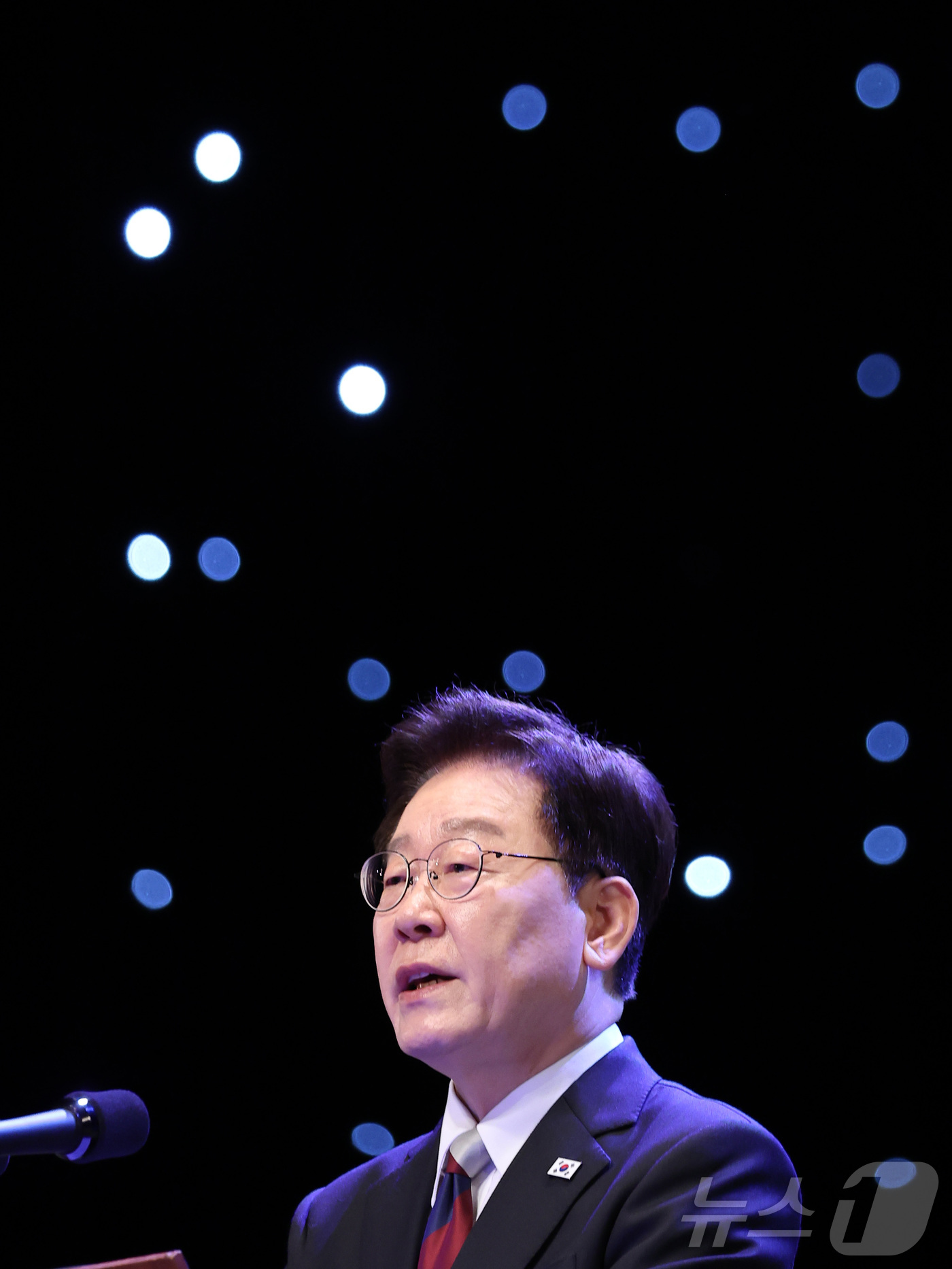 (서울=뉴스1) 이재명 기자 = 이재명 대통령이 15일 서울 종로구 세종문화회관에서 열린 제81주년 광복절 경축식에서 경축사를 하고 있다. 2026.8.15/뉴스1