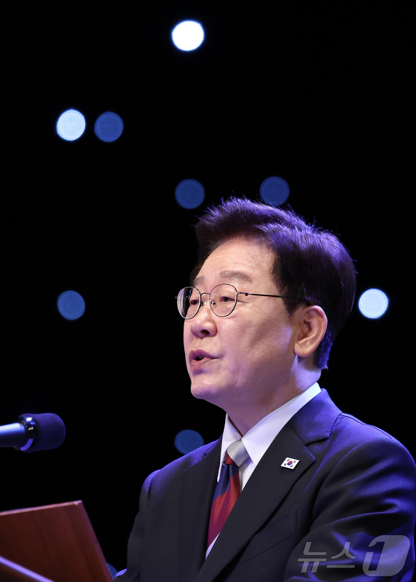 (서울=뉴스1) 이재명 기자 = 이재명 대통령이 15일 서울 종로구 세종문화회관에서 열린 제81주년 광복절 경축식에서 경축사를 하고 있다. 2026.8.15/뉴스1