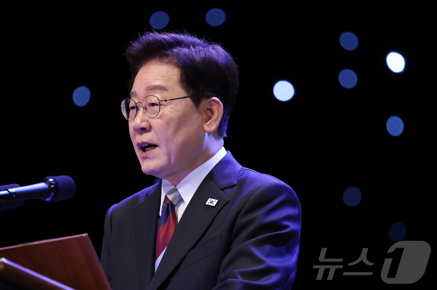 (서울=뉴스1) 이재명 기자 = 이재명 대통령이 15일 서울 종로구 세종문화회관에서 열린 제81주년 광복절 경축식에서 경축사를 하고 있다. 2026.8.15/뉴스1