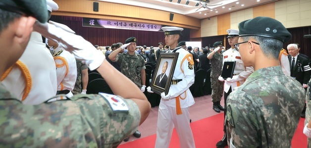 故 이석규 애국지사 영결식, 영현 운구