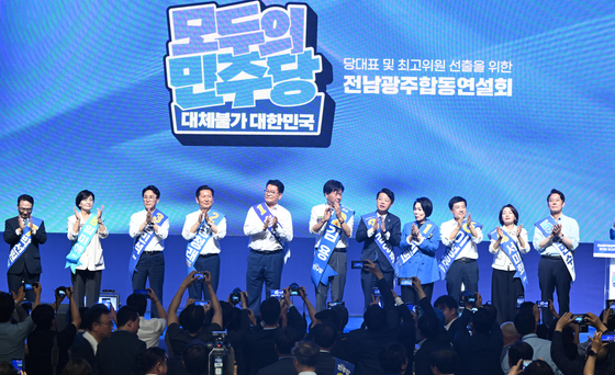 전남광주 합동연설회 박수치는 후보들