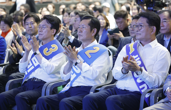 박수치는 세 후보