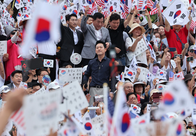 광복절 '올공' 찾은 장동혁 "참정권 수호의 상징…'올공 데이' 계속될 것"