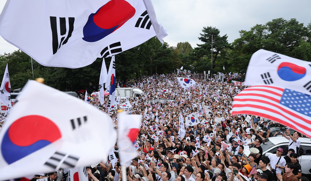 올림픽공원에서 열린 투표 용지 부족 사태 관련 참정권 수호 집회