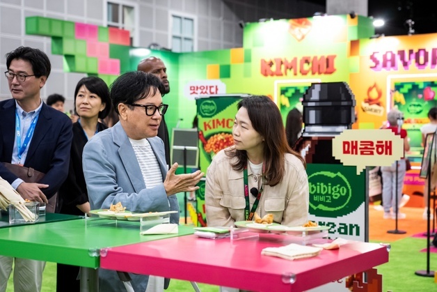 CJ 이재현, LA서 K라이프스타일 현장 점검…이미경·이경후와 K콘 관람