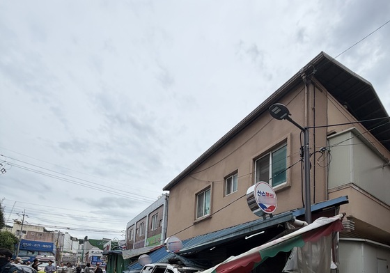 광주 산수시장서 차량이 가게로 돌진…6명 경상