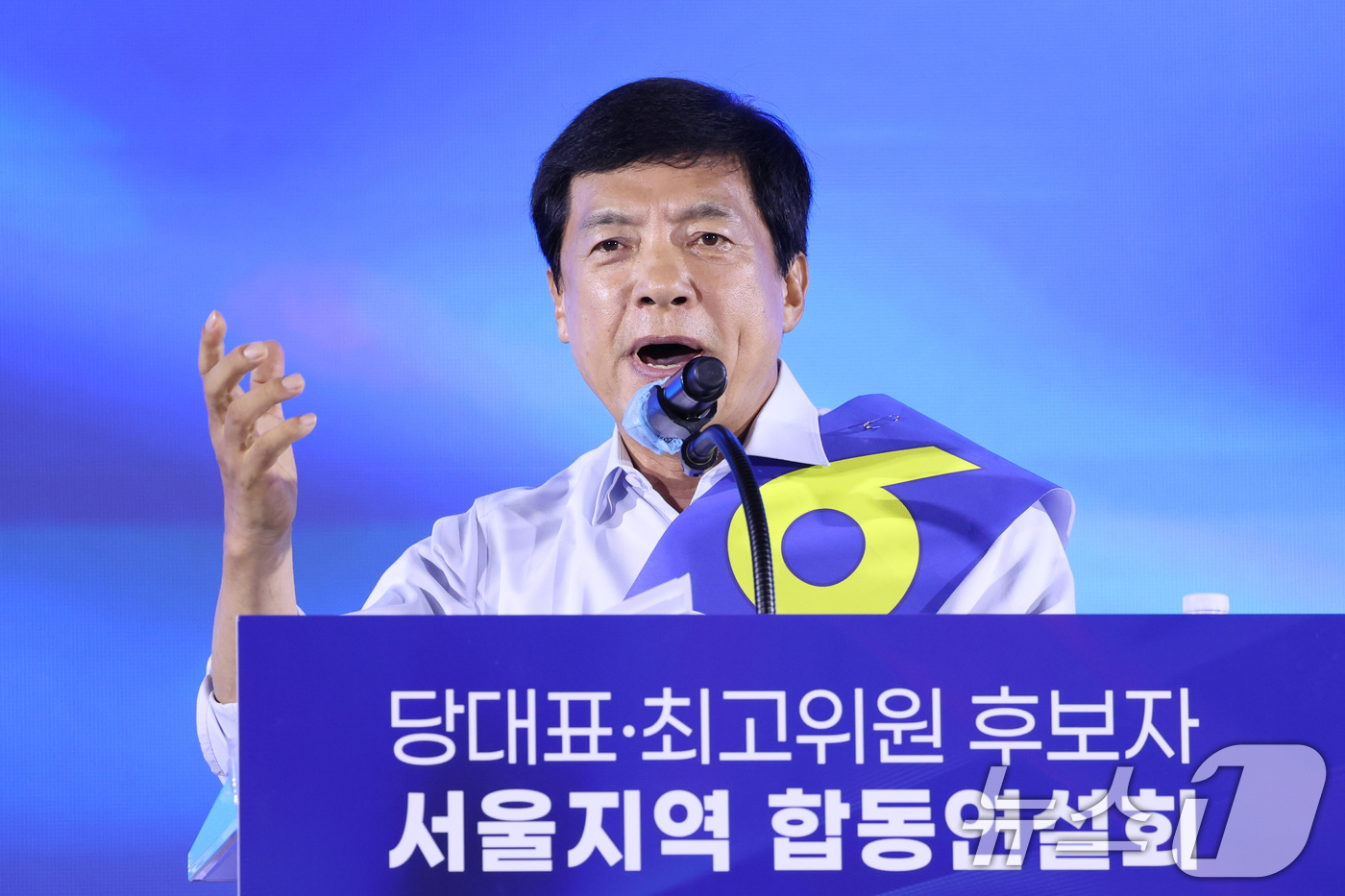 (고양=뉴스1) 신웅수 기자 = 이성윤 더불어민주당 최고위원 후보가 16일 경기 고양시 킨텍스에서 열린 더불어민주당 당대표·최고위원 선출을 위한 서울 지역 순회경선 합동연설회에서 …
