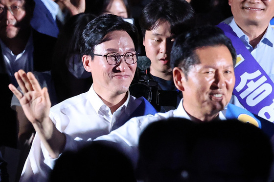 합동연설회 입장하는 김민석·정청래