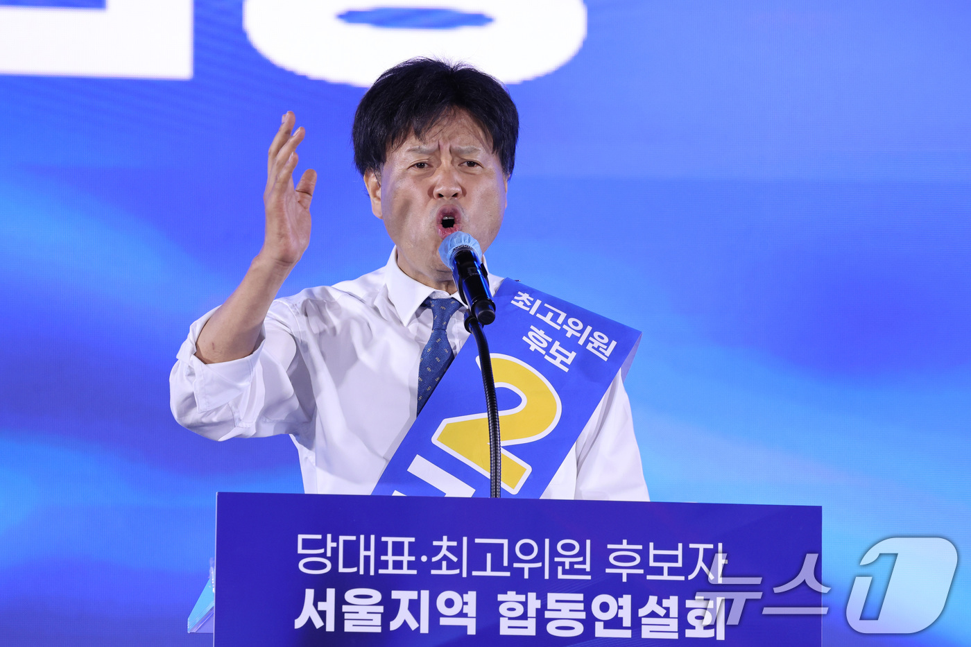 (고양=뉴스1) 신웅수 기자 = 김용 더불어민주당 최고위원 후보가 16일 경기 고양시 킨텍스에서 열린 당대표·최고위원 후보자 서울 지역 순회경선 합동연설회에서 정견 발표를 하고 있 …