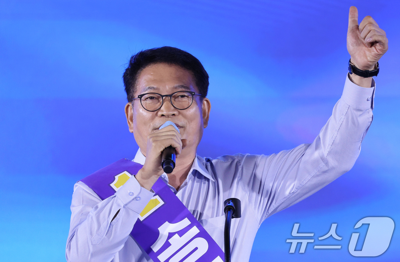 (고양=뉴스1) 신웅수 기자 = 송영길 더불어민주당 당대표 후보가 16일 경기 고양시 킨텍스에서 열린 더불어민주당 당대표·최고위원 선출을 위한 서울 지역 순회경선 합동연설회에서 정 …