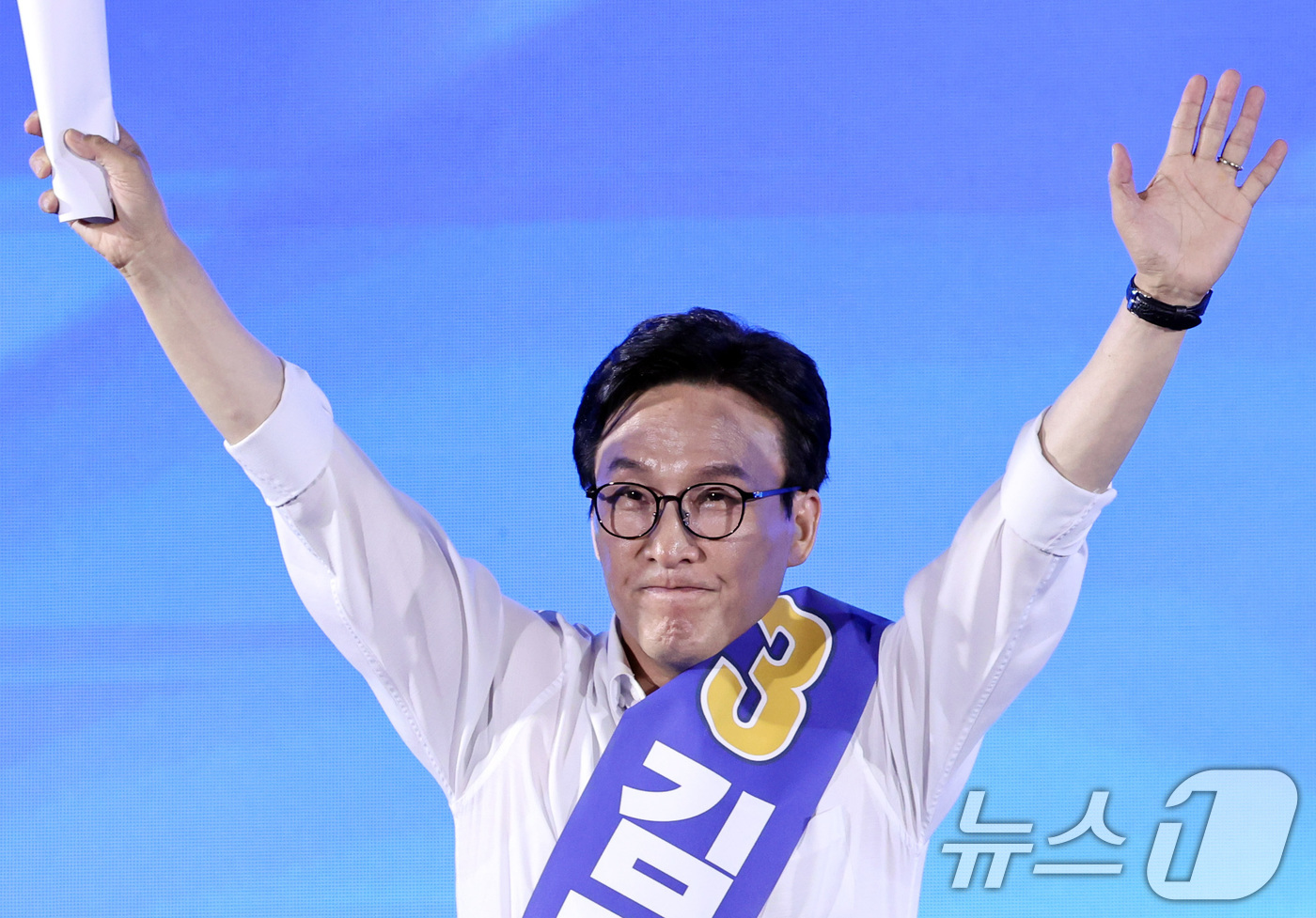 (고양=뉴스1) 신웅수 기자 = 김민석 더불어민주당 당대표 후보가 16일 경기 고양시 킨텍스에서 열린 더불어민주당 당대표·최고위원 선출을 위한 서울 지역 순회경선 합동연설회에서 당 …