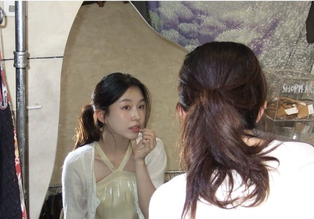 윤가이, '전참시' 비하인드 컷 공개…장기하 반한 미모 [N샷]