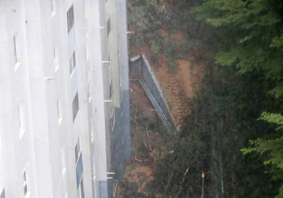 산사태 덮친 거제 아파트