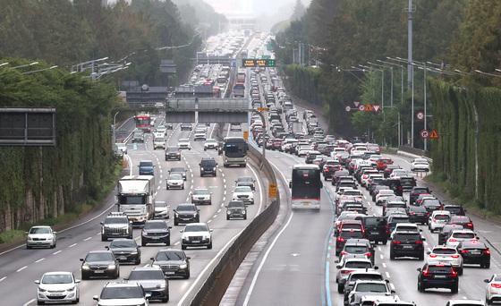 광복절 연휴 마지막 날 귀경 행렬