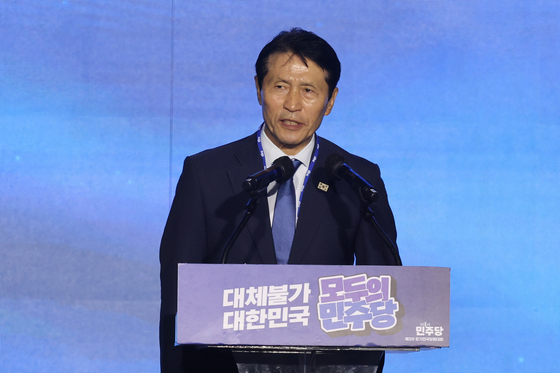 인사말하는 이학영 위원장