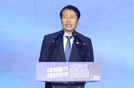 인사말 하는 이학영 의원장