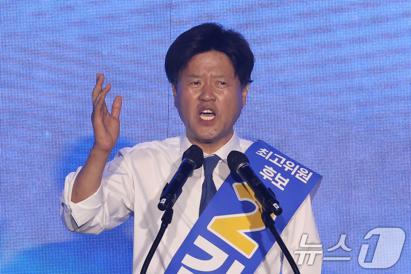 (대전=뉴스1) 황기선 기자 = 김용 더불어민주당 최고위원 후보가 17일 오후 대전 유성구 DCC대전컨벤션센터에서 열린 '제3차 정기전국당원대회'에서 정견발표를 하고 있다. 202 …
