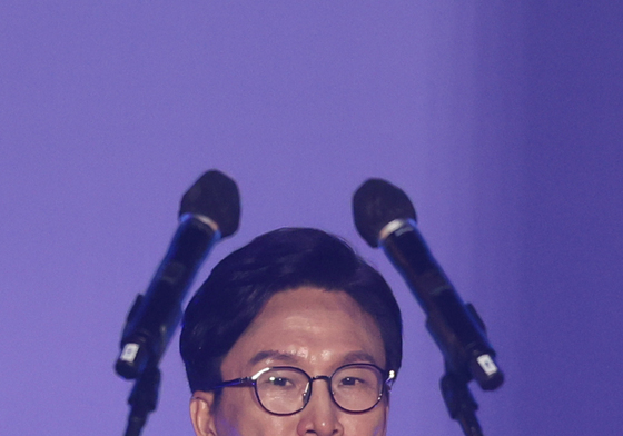 단상 향하는 김민석 후보
