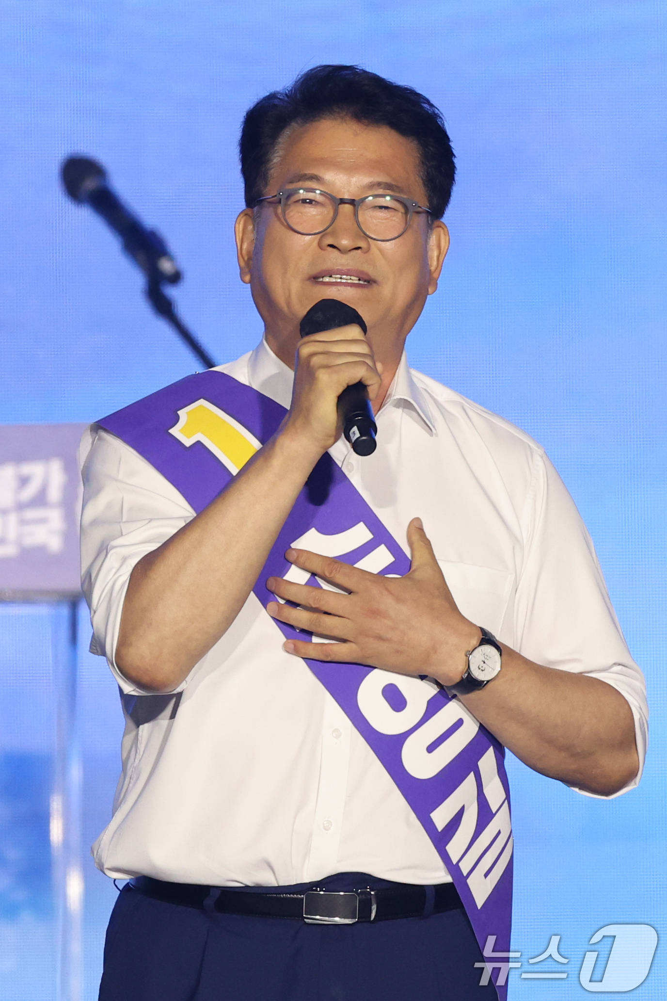 (대전=뉴스1) 황기선 기자 = 송영길 더불어민주당 당대표 후보가 17일 오후 대전 유성구 DCC대전컨벤션센터에서 열린 '제3차 정기전국당원대회'에서 정견발표를 하고 있다. 202 …
