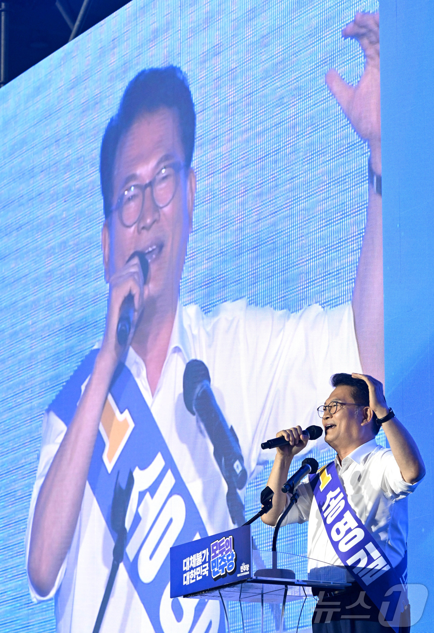 (대전=뉴스1) 황기선 기자 = 송영길 더불어민주당 당대표 후보가 17일 대전 유성구 대전컨벤션센터 제2전시장에서 열린 제3차 정기전국당원대회에서 정견발표를 하고 있다. (공동취재 …