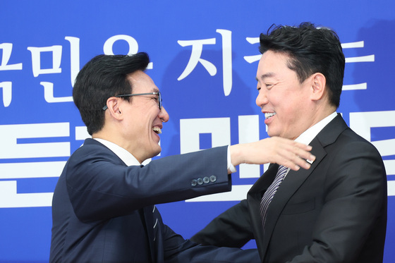 포옹하는 당청