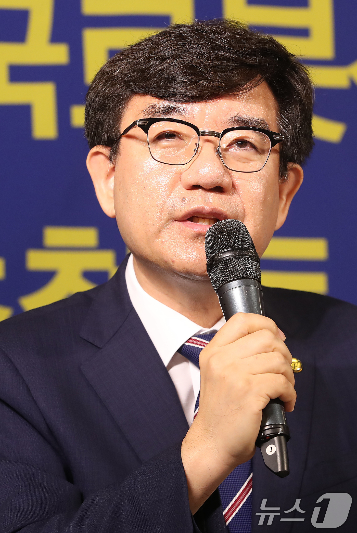 (대구=뉴스1) 공정식 기자 = 조영훈 한국로봇산업진흥원장이 18일 오전 대구 남구 이천동 대구아트파크에서 열린 아시아포럼21 초청 토론회에서 모두 발언을 하고 있다. 2026.8 …