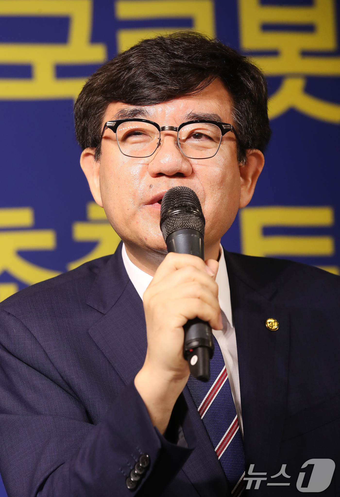 (대구=뉴스1) 공정식 기자 = 조영훈 한국로봇산업진흥원장이 18일 오전 대구 남구 이천동 대구아트파크에서 열린 아시아포럼21 초청 토론회에서 모두 발언을 하고 있다. 2026.8 …