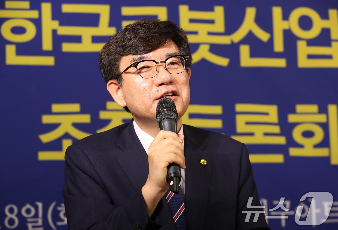 (대구=뉴스1) 공정식 기자 = 조영훈 한국로봇산업진흥원장이 18일 오전 대구 남구 이천동 대구아트파크에서 열린 아시아포럼21 초청 토론회에서 모두 발언을 하고 있다. 2026.8 …