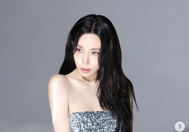 '변요한과 신혼' 티파니, 어깨 드러낸 미니 드레스로 섹시·고혹미 과시 [N샷]